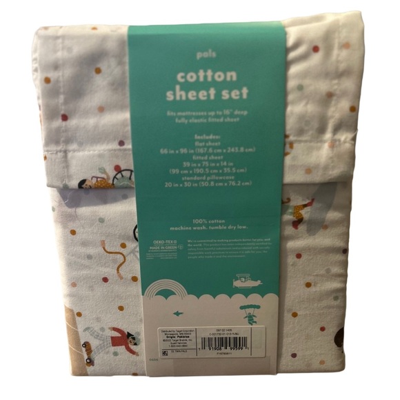 Pillowfort White Sheet Set with Playful Design - Picture 2 of 6